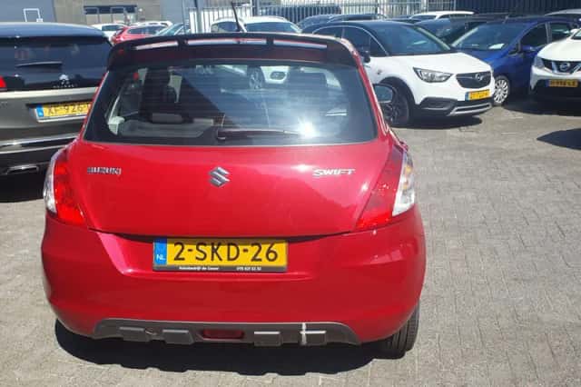 Suzuki Swift (2013) thumbnail 3