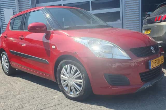 Suzuki Swift (2013) thumbnail 5