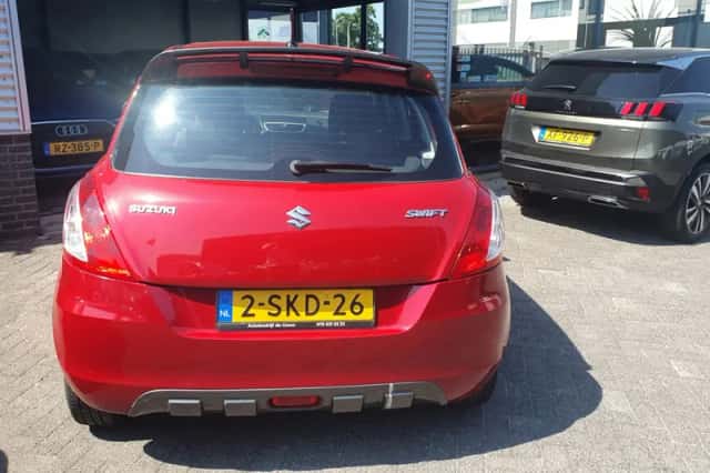 Suzuki Swift (2013) thumbnail 6
