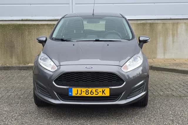 Ford Fiesta (2016) thumbnail 2