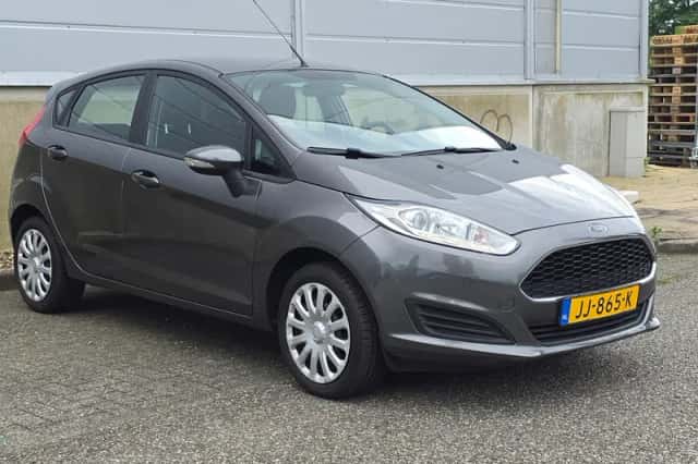 Ford Fiesta (2016) thumbnail 3