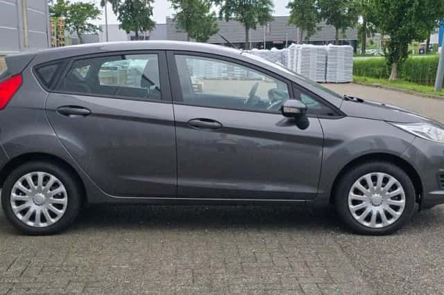 Ford Fiesta (2016) thumbnail 4