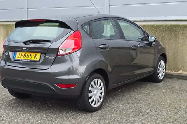 Ford Fiesta (2016) thumbnail 5