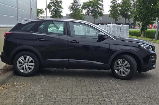 Peugeot 3008 (2018) thumbnail 4