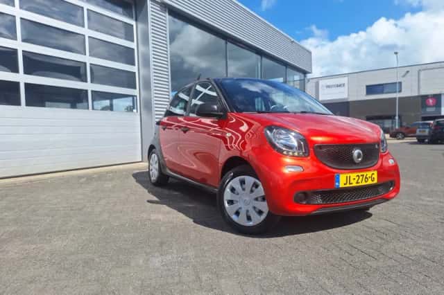 Smart ForFour (2016) thumbnail 1