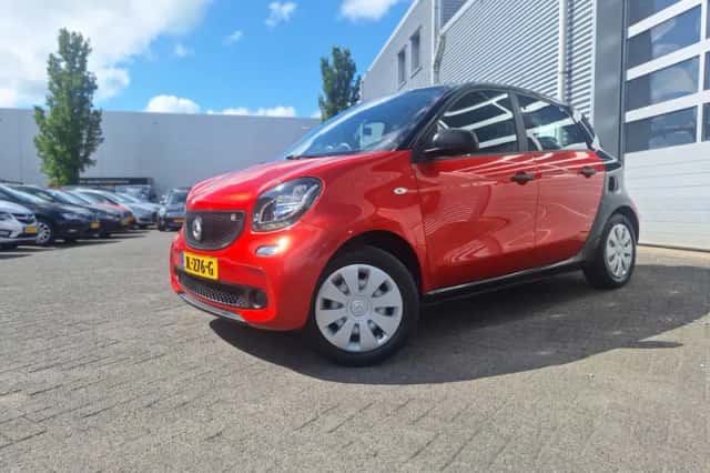 Smart ForFour (2016) thumbnail 3