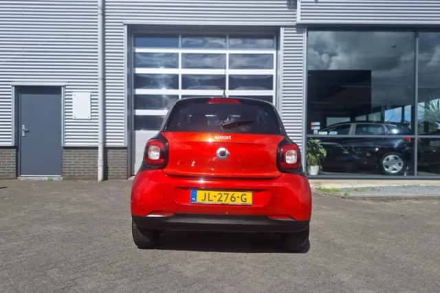 Smart ForFour (2016) thumbnail 5