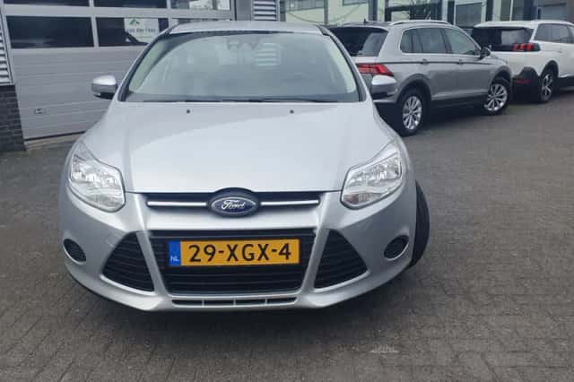 Ford Focus (2012) thumbnail 3