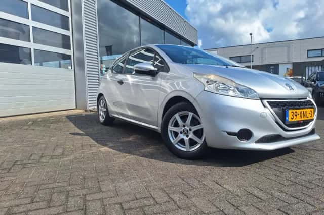 Peugeot 208 (2012) thumbnail 1