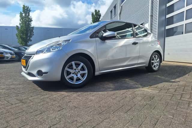 Peugeot 208 (2012) thumbnail 3