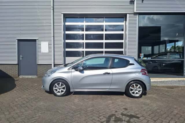 Peugeot 208 (2012) thumbnail 4