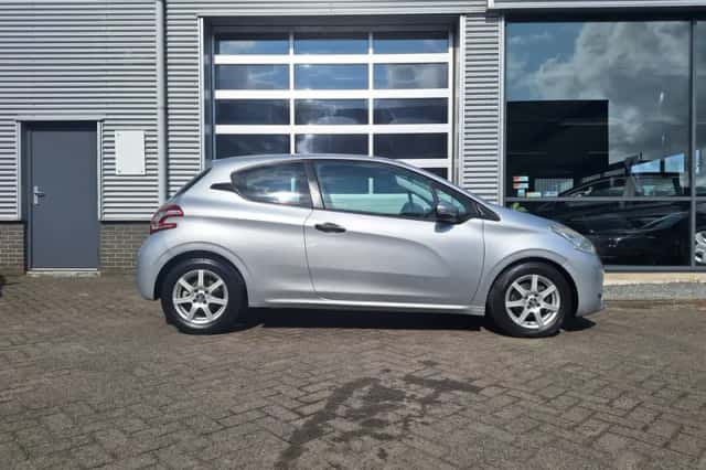Peugeot 208 (2012) thumbnail 6