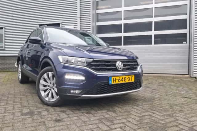 Volkswagen T-Roc (2020) thumbnail 2