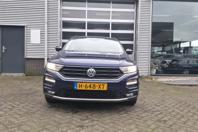 Volkswagen T-Roc (2020) thumbnail 3