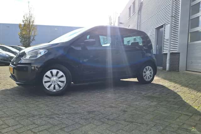 Volkswagen Up! (2019) thumbnail 3