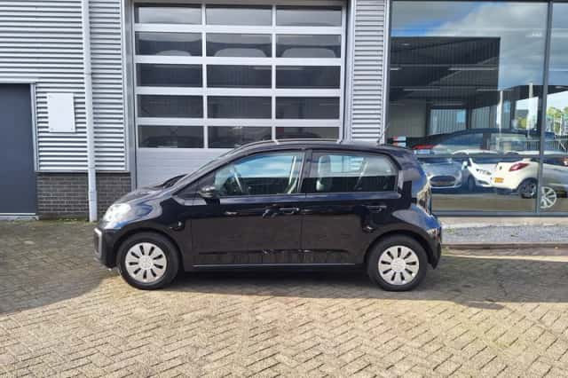 Volkswagen Up! (2019) thumbnail 4