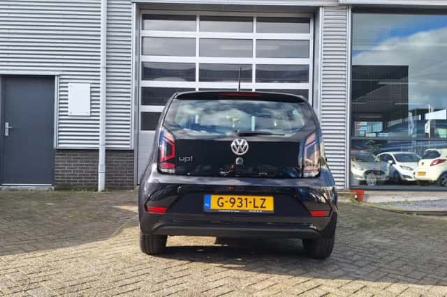 Volkswagen Up! (2019) thumbnail 5