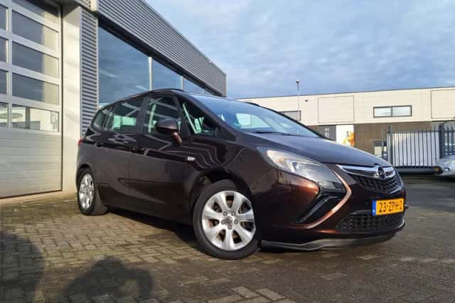 Opel Zafira (2013) thumbnail 1