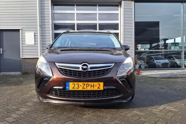 Opel Zafira (2013) thumbnail 2