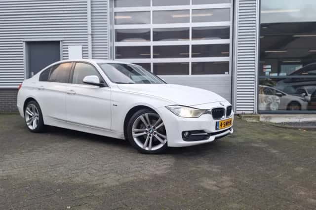 BMW 3-Serie (2013) thumbnail 1