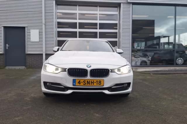 BMW 3-Serie (2013) thumbnail 2