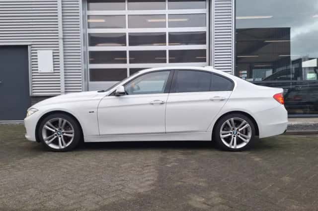 BMW 3-Serie (2013) thumbnail 4
