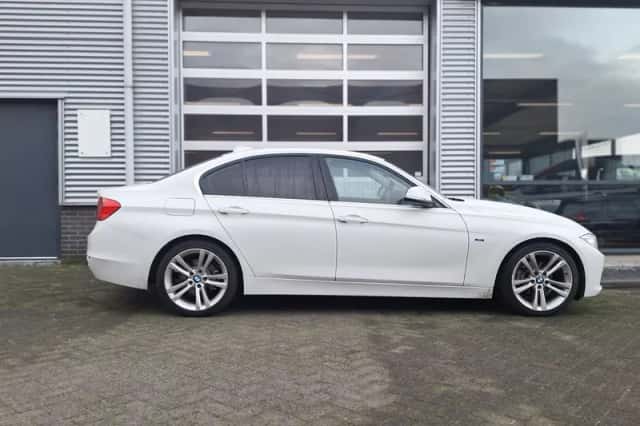 BMW 3-Serie (2013) thumbnail 6
