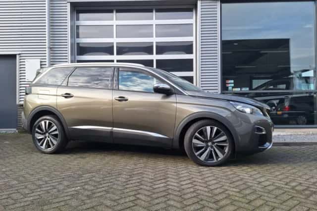 Peugeot 5008 (2017) thumbnail 1