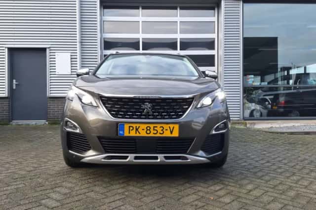 Peugeot 5008 (2017) thumbnail 2