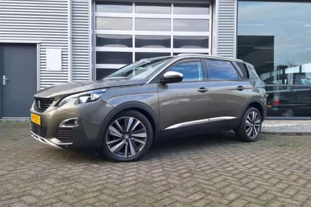 Peugeot 5008 (2017) thumbnail 3