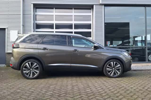 Peugeot 5008 (2017) thumbnail 5