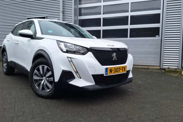 Peugeot 2008 (2021) thumbnail 2