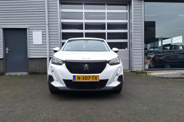 Peugeot 2008 (2021) thumbnail 3