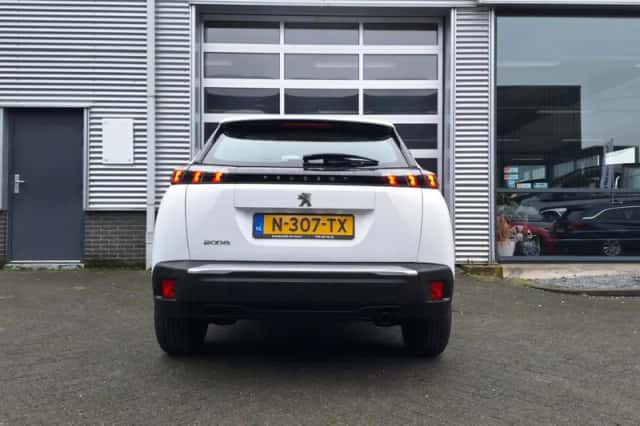 Peugeot 2008 (2021) thumbnail 6