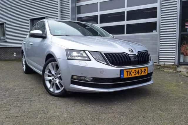 Škoda Octavia (2018) thumbnail 2