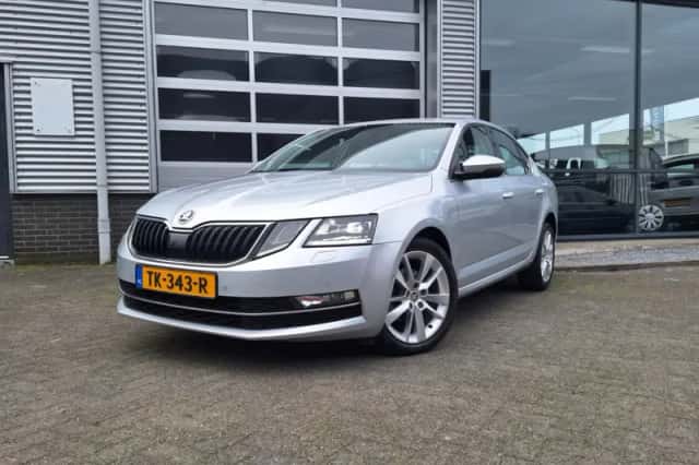 Škoda Octavia (2018) thumbnail 4