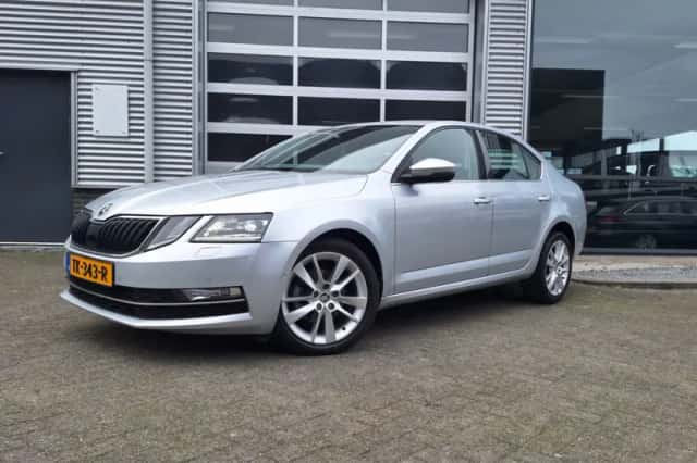 Škoda Octavia (2018) thumbnail 5