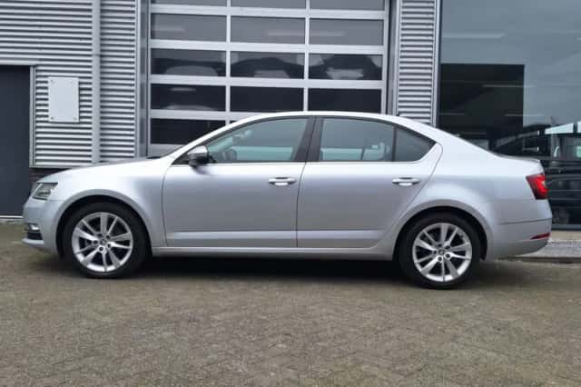 Škoda Octavia (2018) thumbnail 6