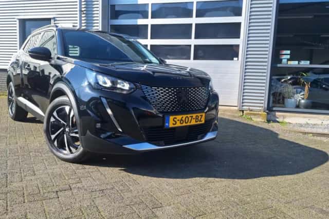 Peugeot 2008 (2023) thumbnail 2