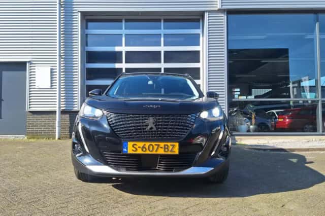 Peugeot 2008 (2023) thumbnail 3