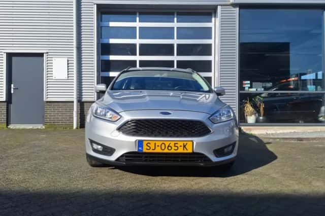 Ford Focus (2018) thumbnail 3