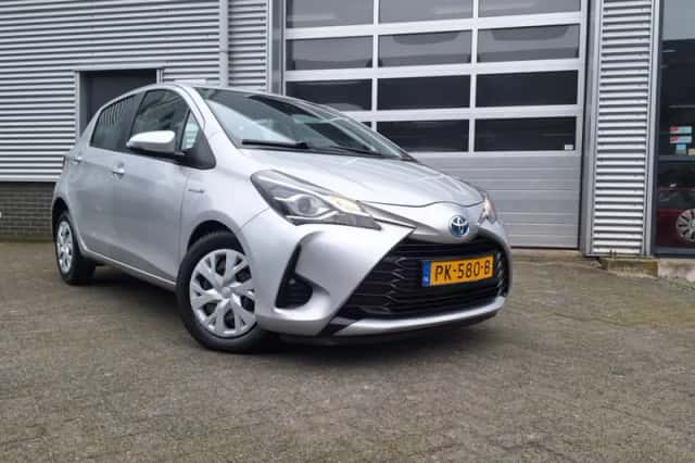 Toyota Yaris (2018) thumbnail 2