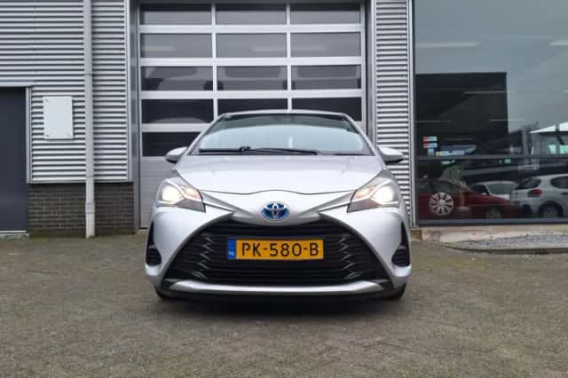 Toyota Yaris (2018) thumbnail 3