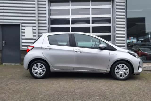 Toyota Yaris (2018) thumbnail 6
