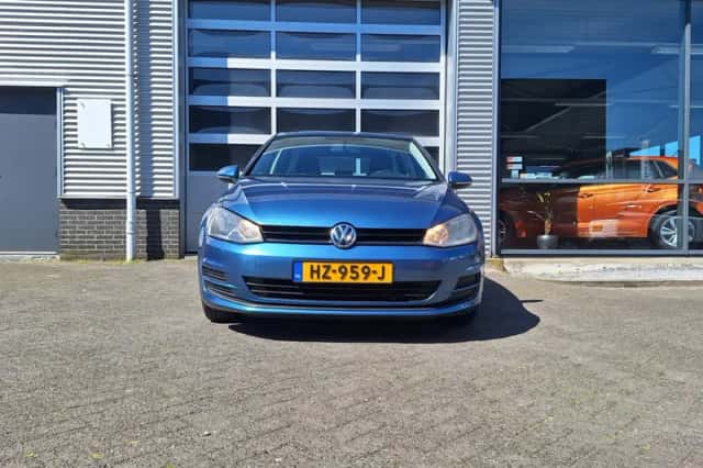 Volkswagen Golf (2013) thumbnail 3
