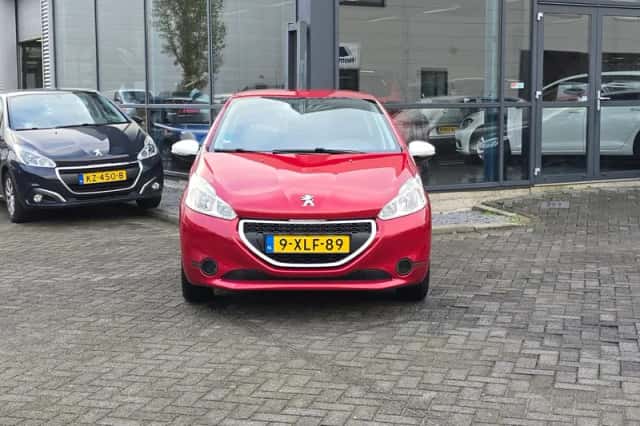 Peugeot 208 (2014) thumbnail 2