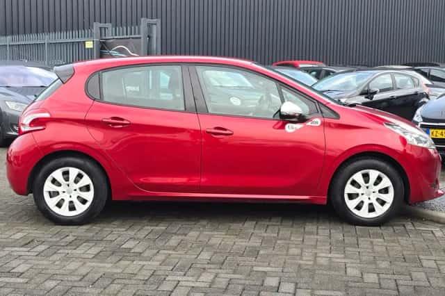 Peugeot 208 (2014) thumbnail 3