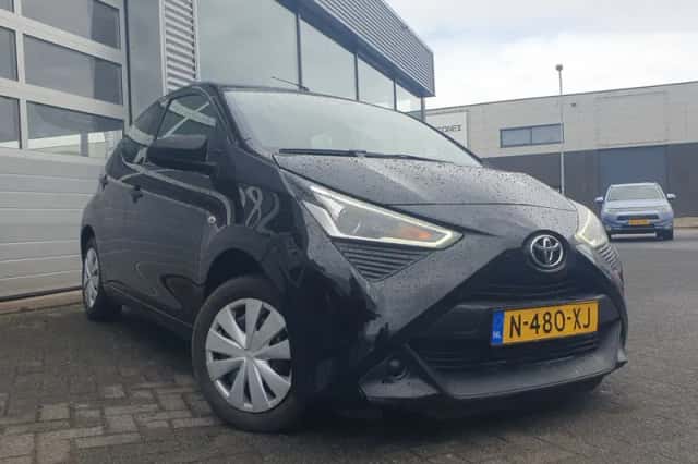 Toyota Aygo (2022) thumbnail 1