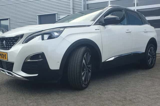 Peugeot 3008 (2018) thumbnail 4