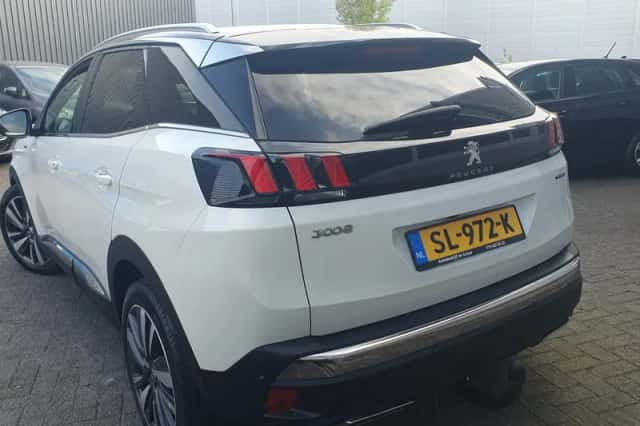 Peugeot 3008 (2018) thumbnail 5